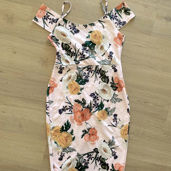 Floral cold shoulder warp midi dress. Boohoo, size 14. - Picture 5 of 5